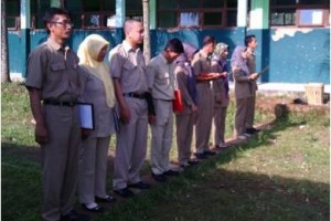HUT PGRI, Guru Jadi Petugas Upacara